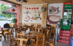 临街饭店整栋转让，包厢装修豪华，人流密集，客源稳定，餐馆集中